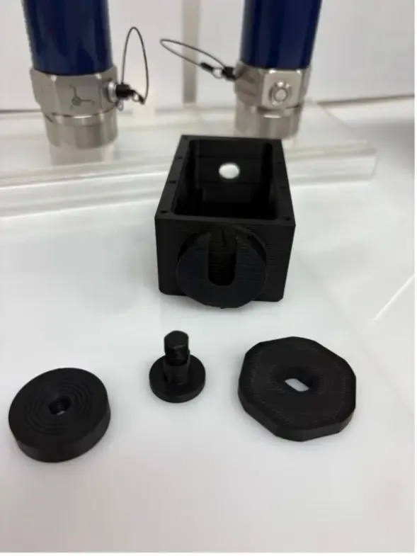 Designiterationen des PHANTOM® Max Prototyps zeigen den mechanischen Ingenieursverfeinerungsprozess von ERBESSD INSTRUMENTS®