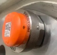 Sensor de vibración inalámbrico PHANTOM® de ERBESSD INSTRUMENTS® instalado en maquinaria industrial por CBM Partners