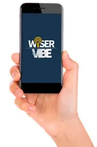 Hand hält ein Smartphone mit der WiSER VIBE® Zustandsüberwachungs-App