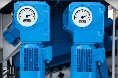 Zwei benachbarte Motoren mit ähnlicher Unwucht, die Schwingungsschwebung verursachen